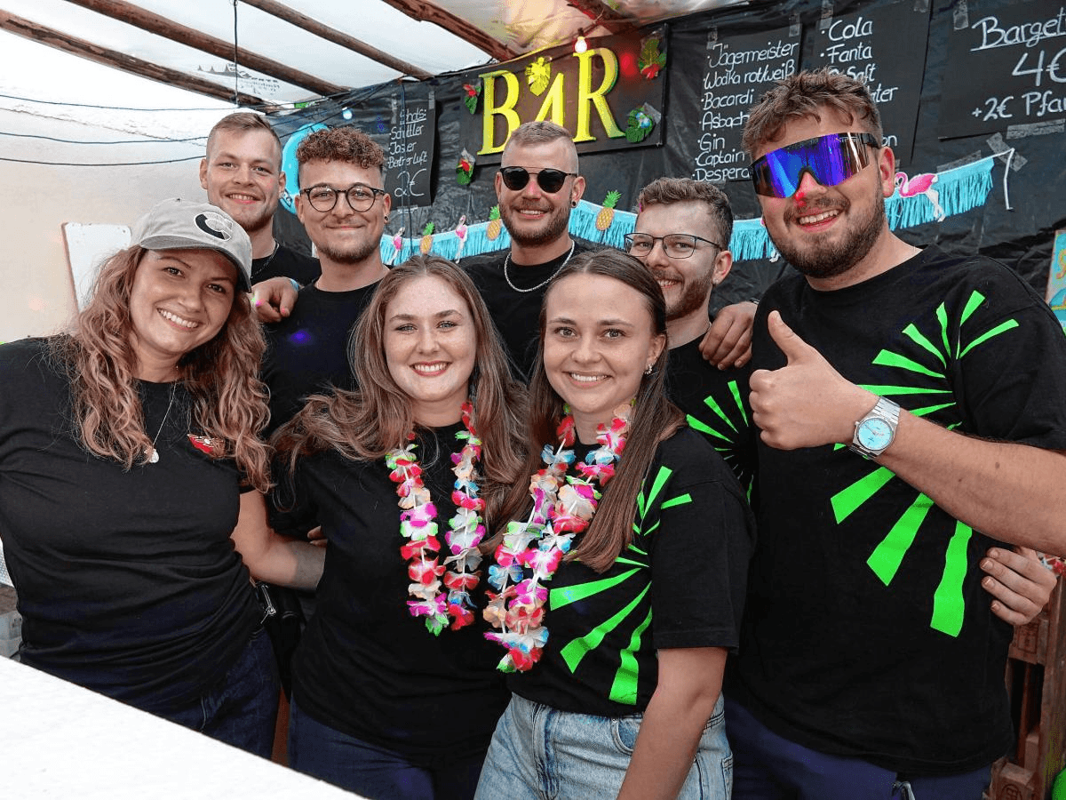 Barkeeper beim Dorffest Rüßwihl